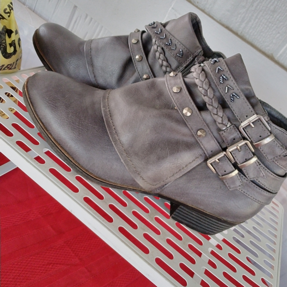 Elegant Gray Heeled Ankle Boots